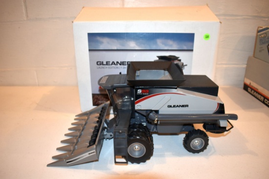 Scale Models Launch Edition 2013 Gleaner S88 Combine With 3000 Series Corn Head, 1/24 Scale, With Bo