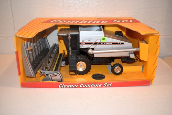 Scale Models 1994 Limited Edition Gleaner R62 Combine With Corn And Bean Head, 1/16th Scale With Box