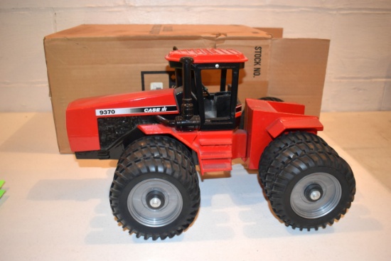 Scale Models Case IH Heritage Collection Fargo ND 1995, Case 9370 4WD Tractor, 1/16th Scale With Box