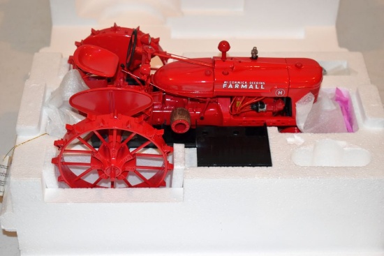 Franklin Mint Farmall Model H Steel Wheeled Tractor, 1/12 Scale With Box, Box Has Some Damage