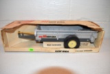Scale Models 1988 First Edition New Idea Single Axle Manure Spreader, 1/16th Scale With Rough Box