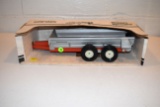 Scale Models AVCO New Idea 350 Series Tandem Axle Manure Spreader, With Box