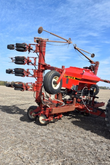 Gandy 6250BS24S On White 6100 Frame, 17 Row Bean Planter, Hyd Fold, Markers, Hydraulic Guage Wheels