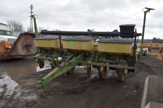 John  Deere 6 Row 30" Planter, Corn & Bean Cups,