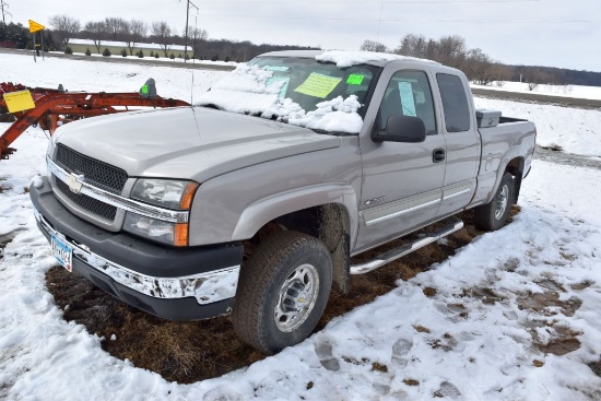2004 Chevy 2500 Ext Cab Pickup, 4x4, Auto, 6.0L V
