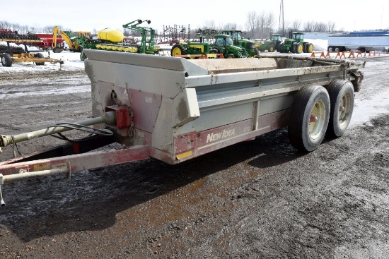 New Idea 3732 Manure Spreader, Tandem Axle, Poly