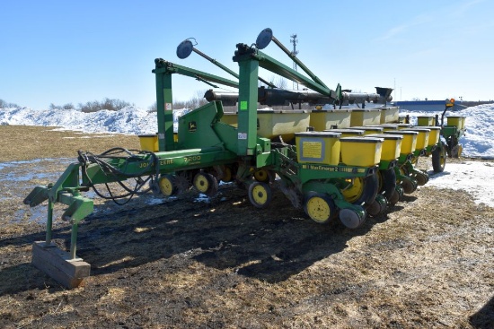 John Deere 7200 Conservation MaxEmerge 2 Planter