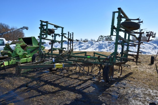 John Deere 1010 Field Cultivator, 24.5', 3 Bar Ha