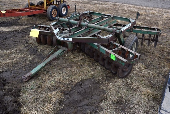OIiver 10' Tandem Disc, Scrappers, Hyd. Lift No Cr