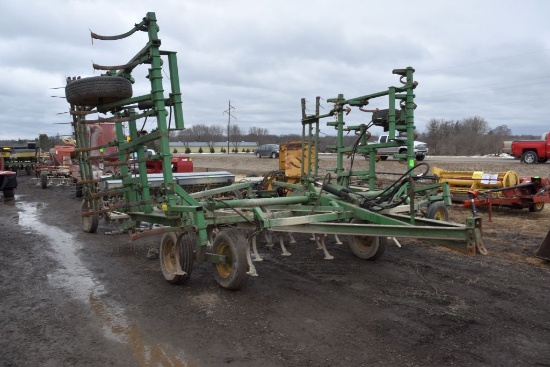 John Deere 1000 Field Cultivator, 26.5'