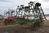 John Deere 960 Field Cultivator, 42.5', 3 Bar Har
