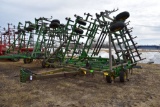 John Deere 960 Field Cultivator, 32.5', Walking T