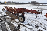 IH 710 Plow, 6 Bottom, Auto Reset, Onland Hitch,