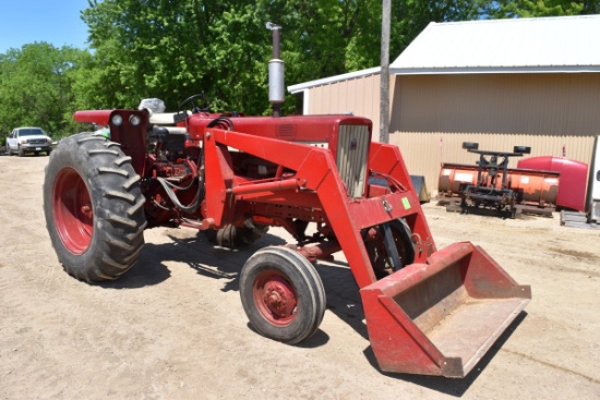 IHC 656 Gas Tractor, Wide Front, 18.4x34 Tires, 3pt., 540PTO, Square Fenders, Hydraulic Loader With