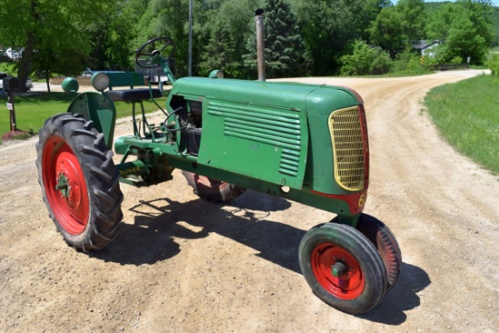 Oliver 60 Row Crop Tractor, Gas, Narrow Front, 9x32 Tires, Missing Some Side Curtains, Clam Shell Fe