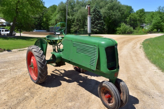 Oliver 60 Row Crop Tractor, Clam Fenders, Narrow Front, Belt Pulley, PTO, 9-32 Rubber, Side Curtains