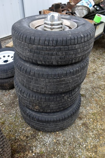 265/70R16 Tires On Dodge 5 Bolt rims With Hubcaps, (4)