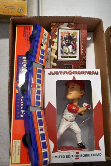 Justin Morneau Bobble Head, William Green Collector Card, Steamliner Lionel Train Car With Box