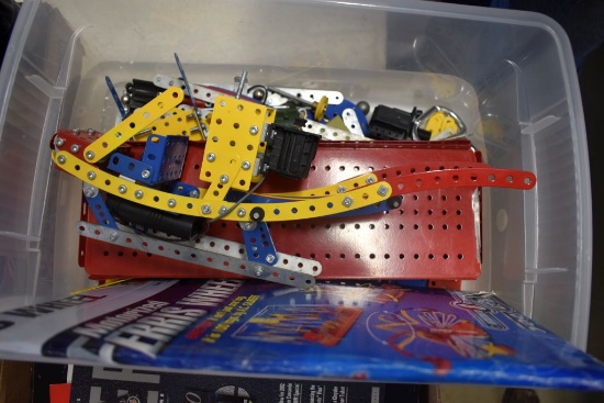 Erector Set With Plastic Tote