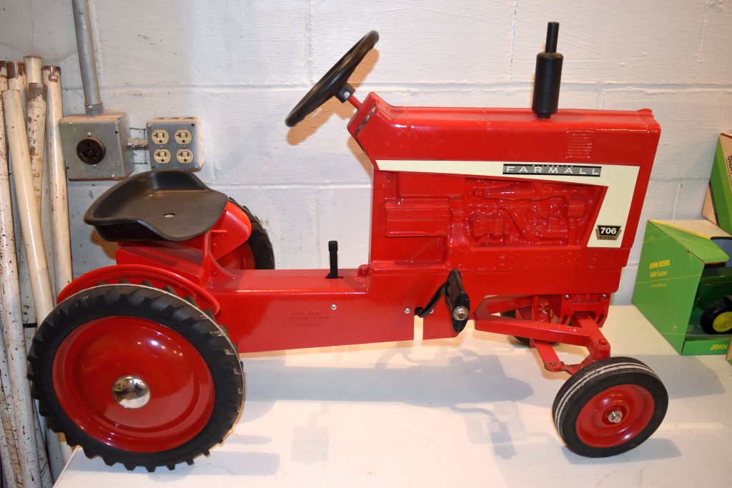 Ertl 2003 Farm Progress Show Farmall 706 Pedal Proxibid