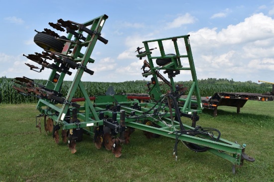John Deere 1610 Chisel Plow Frame With Unverferth Zone Builder Fluted Coulters, 30’, Vertical Tillag