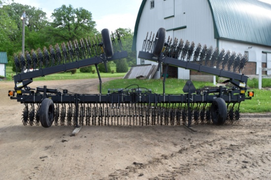 Yetter 3541, 41’ Rotary Hoe, 3pt, Hyd Fold, Like New, Stone Guard, Stabilizer Wheels On Wings, Good