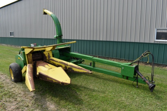 John Deere 3950 Forage Harvestor, Hyd Swing Hitch, Hyd Spout, 1000PTO, 2 Row 36” Corn Head, 6’ Hay H