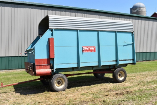 Forage King Model 18-5 Forage Box, 10 Ton Gear, Roof, 2 Beater, 540PTO, Right Hand Discharge