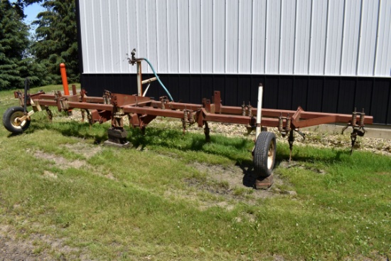 11 Knife 3pt Tool Bar, Gauge Wheels, Rear Hitch, No Cylinders, 26.5'