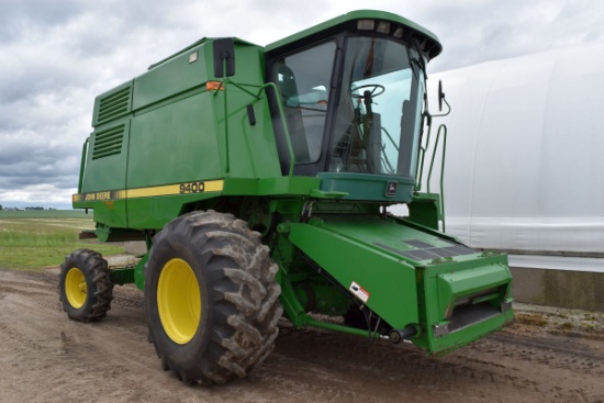 1990 John Deere 9400 Combine, 2205 Sep/3121 Eng Hours, Chopper, Bin Topper, 30.5x32 Tires, Regular S