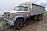 1982 Chevy C-70 Twin Screw Grain Truck, Eaton 10 Speed. 427 V8 Gas, 5x2sp, Diff Lock, 10.00-20 Tires