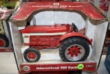 Ertl international 560 Tractor, 1/16th Scale, With Box