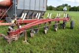 IH 720 Plow,5 x 18's, SN:1050004008332