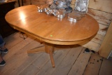 Round Pedestal Table With 1 Leaf, 60''