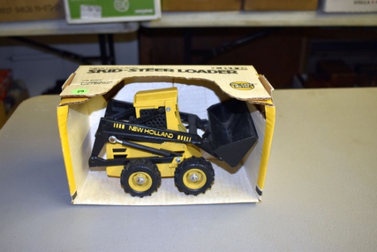 Ertl New Holland Skid Steer Loader, 1/16th, With Box