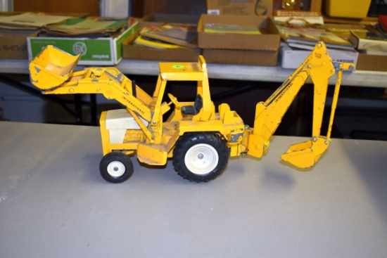 Ertl International Tractor-Loader-Backhoe, 1/16th, no Box