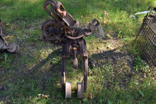 Hunt Harvard Trolley