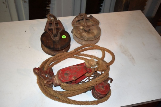 2 Wooden Pullies and Fence Stretcher