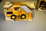 Ertl John Deere Wheel Loader, 1/16th, With Box