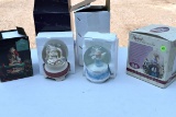 4 Snow Globes