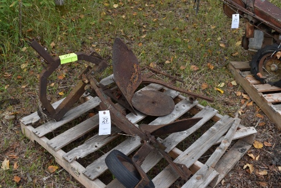 American Twin one bottom plow with extra bottoms