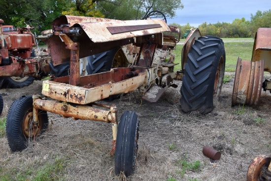 Cockshutt 570, missing engine, radiator grill with hood, rear wheel weights