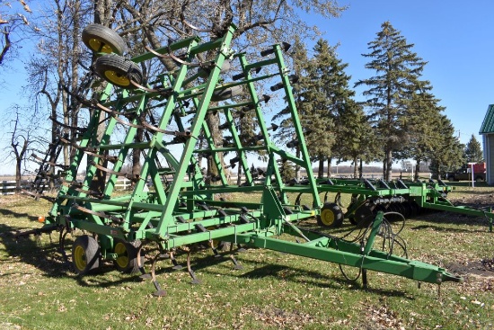 John Deere 980 Field Cultivator, 32.5’ Walking Tandem, 3 Bar Coil Tine Harrow, Depth Control, New 7”