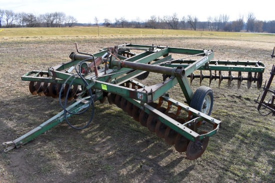 Oliver 14' Disc, Hydraulic Lift