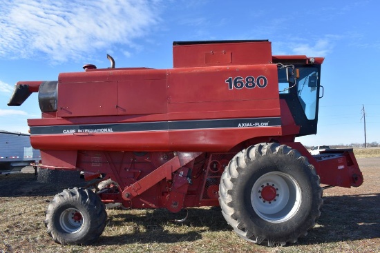 1989 Case IH 1680 Axial Flow Combine, Side  Hill Kit, 4600 Hours, Cross Flow Fan, Like  New 30.5x32
