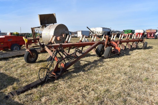 IH 800 Plow 10 Bottom Flex, 8 x 18's, On Land  Hitch, Non Operating Hydraulics