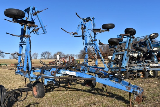 DMI 4200 Nutri-Placr Anhydrous Tool Bar, 13  Knife, 32.5', Single Wheels, Gauge Wheels,  Dickey John