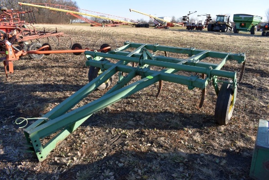 John Deere 100 Chisel Plow, 10 Shank, Single  Wheels, Hydraulic Lift, No Cylinder