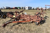 International Vibra Shank Field Cultivator,  18', Manual Fold Wings, 3 Bar Harrow, Hyd.  Lift Cylind