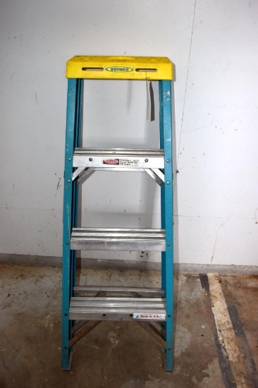 Werner fiberglass 4' step ladder, located building 1